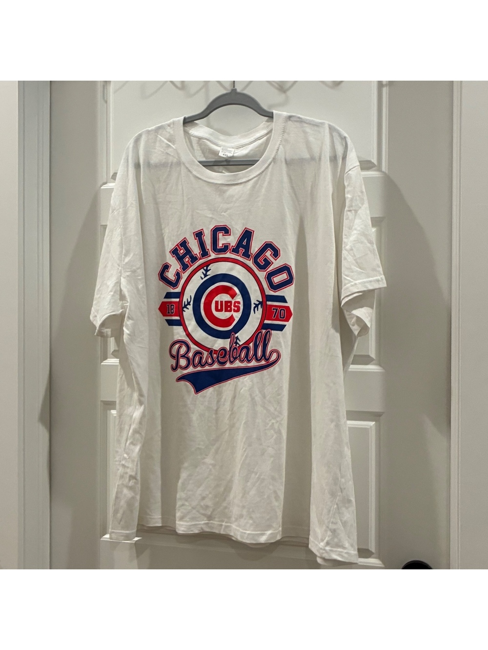 Chicago Cubs Baseball T-Shirt Men’s 4XL White Red Blue Graphic Tee